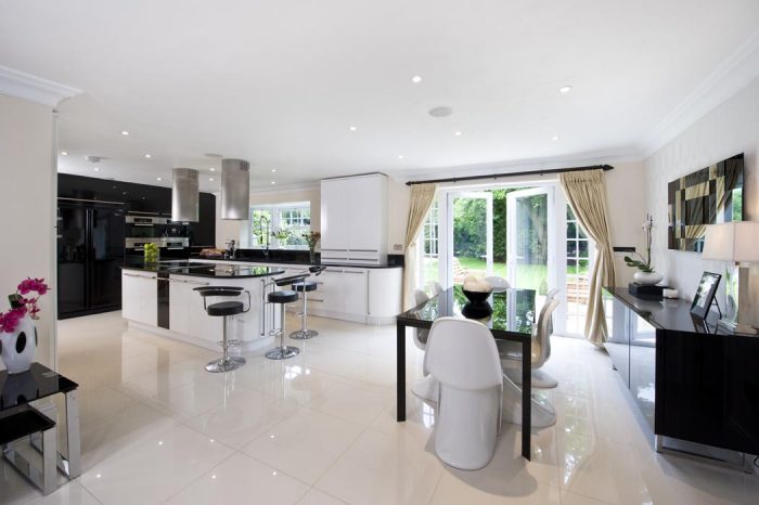 Large open-plan kitchen/family/dining area 