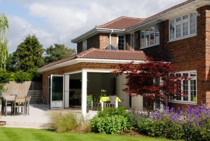 Bi-fold doors and minimalist corner post create a seamless link between inside and outside spaces